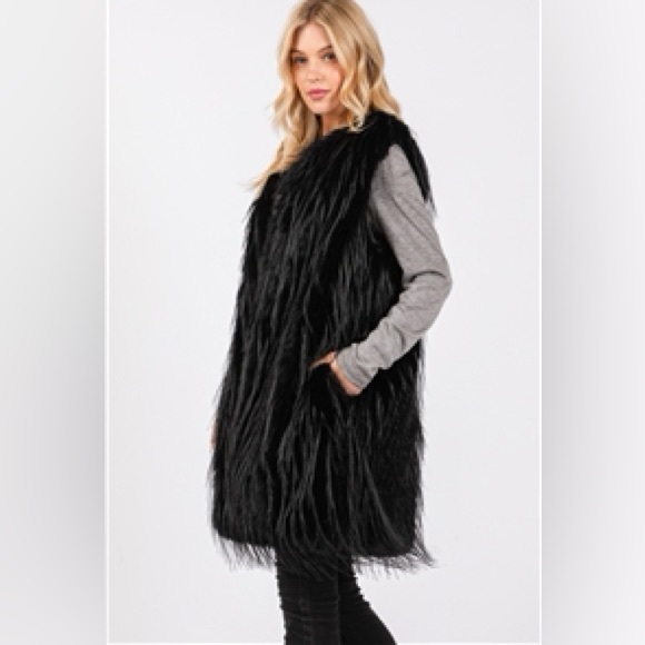 Luxe Oversized Black Shag Vest With Pockets New Onesize fits - Picture 3 of 6